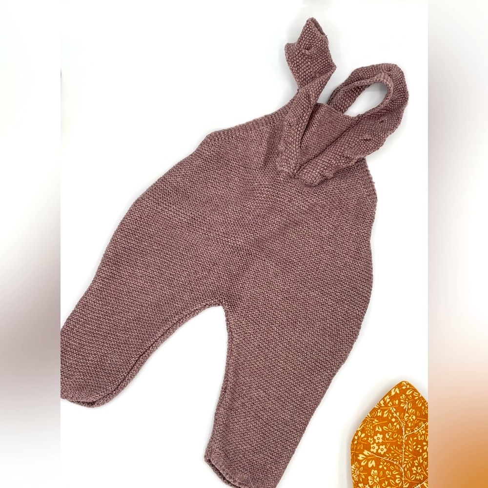 Super cute Zara baby Jumper in purple “maille”. Very cute details.